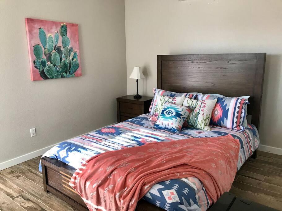 Private View On The Lake Side Of 95! Sleeps 16 Lake Havasu City Exteriör bild