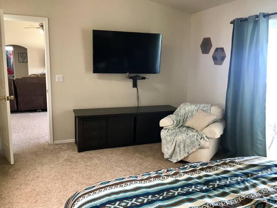Private View On The Lake Side Of 95! Sleeps 16 Lake Havasu City Exteriör bild